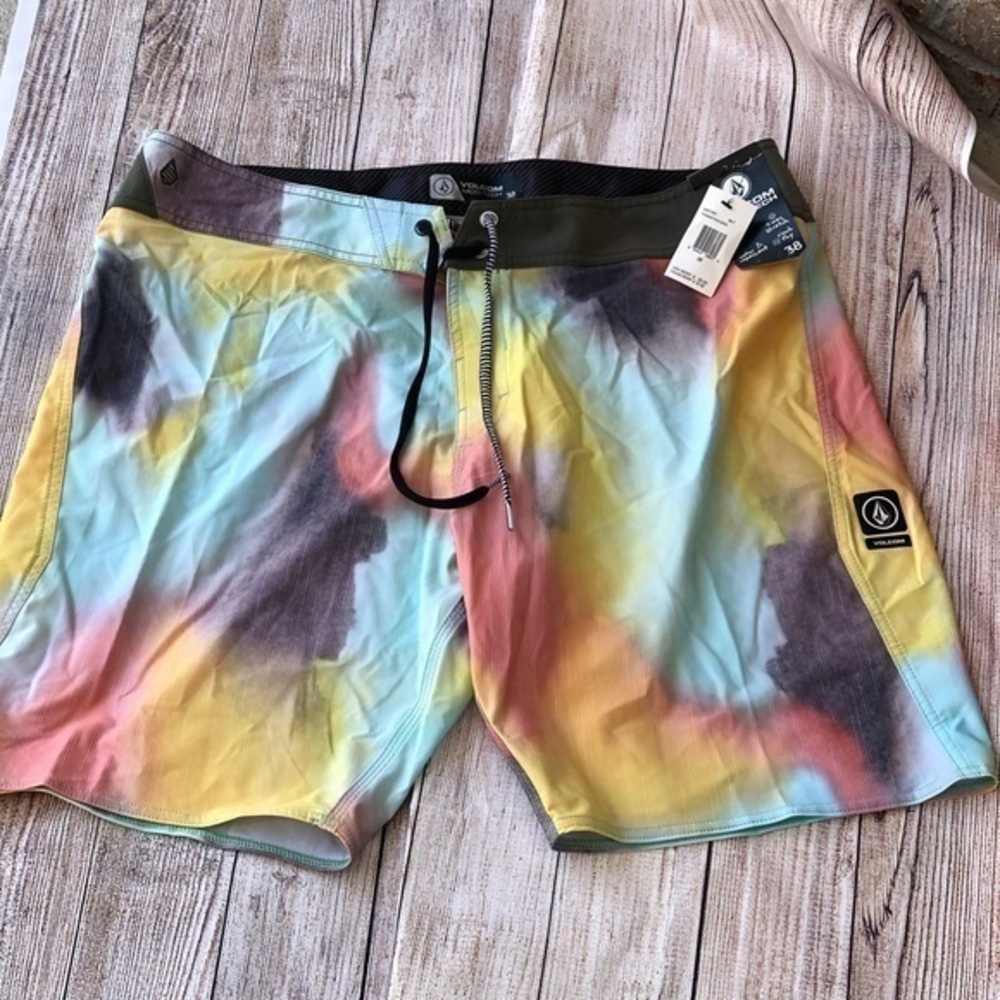 VOLCOM BOARD SHORTS - Picture 1 of 7